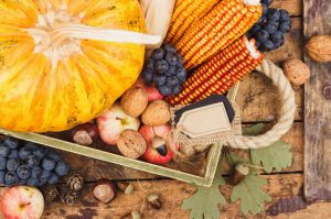 Kürbis, Mais, Trauben, Äpfel
