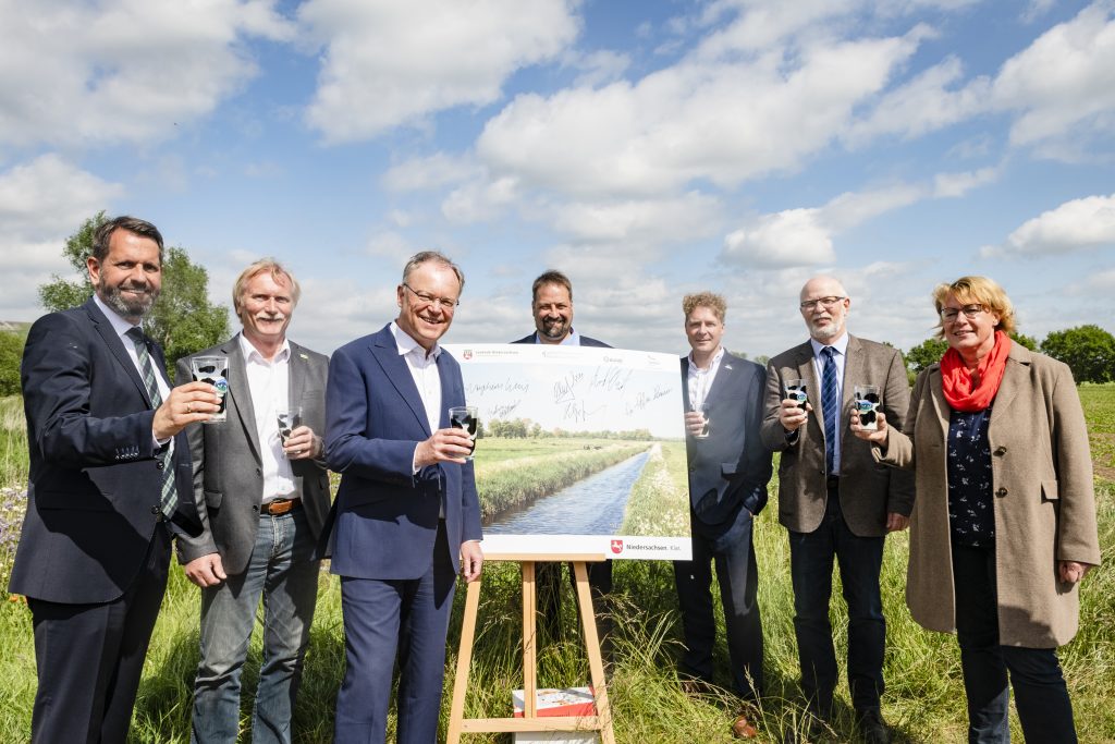 Niedersächsischer Weg, Unterzeichnung Vertrag bei Kathrin Carl, Hof Widdel