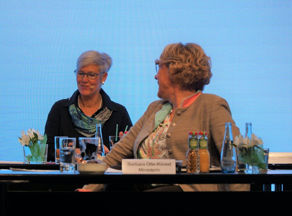 Kristine Kindler und Barbara Otte-Kinast auf der LVN-Mitgliederversammlung