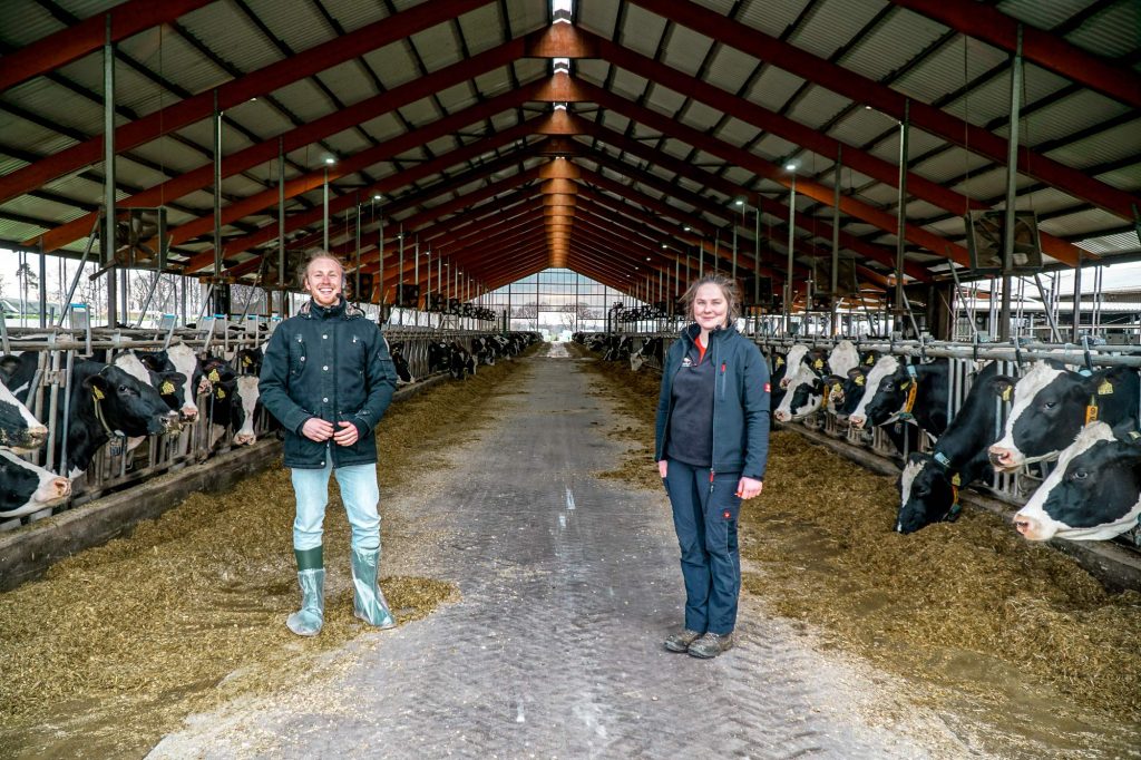 Timo und Louisa im Stall für Podcast StadtLandKuh