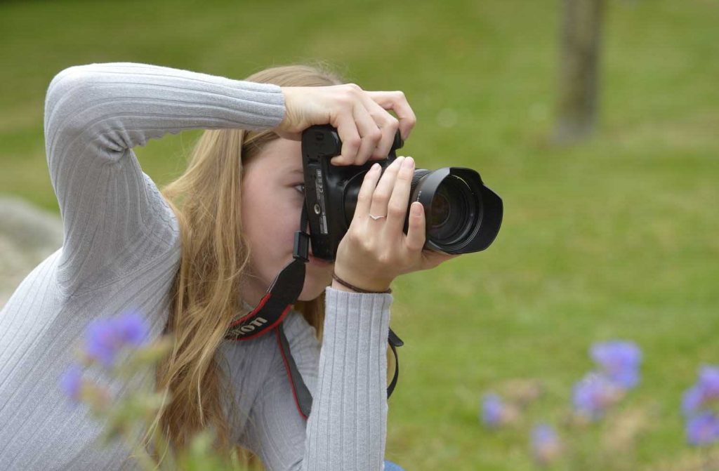 Milchlandpreis 2020: Hofschildübergabe bei Familie Lindena