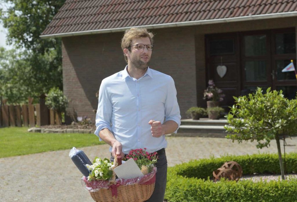 Milchlandpreis 2020: Hofschildübergabe bei Familie Borchers