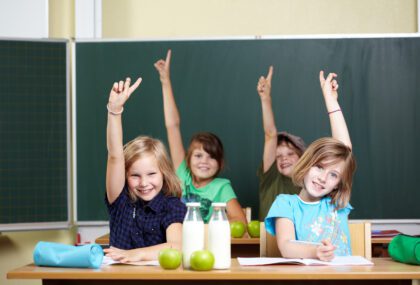 Gesunde Schulverpflegung _Kinder in der Klasse