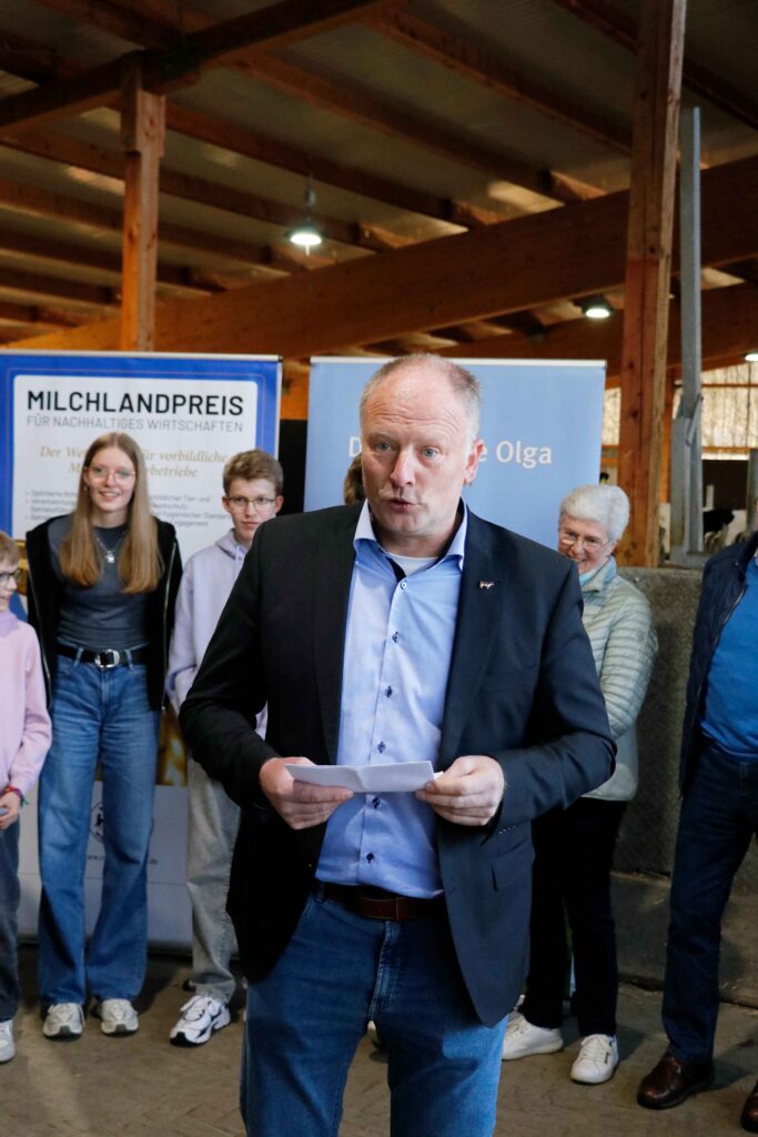 Hofschildübergabe Möller_Milchlandpreis 2025