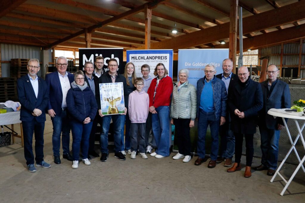 Hofschildübergabe Möller_Milchlandpreis 2025