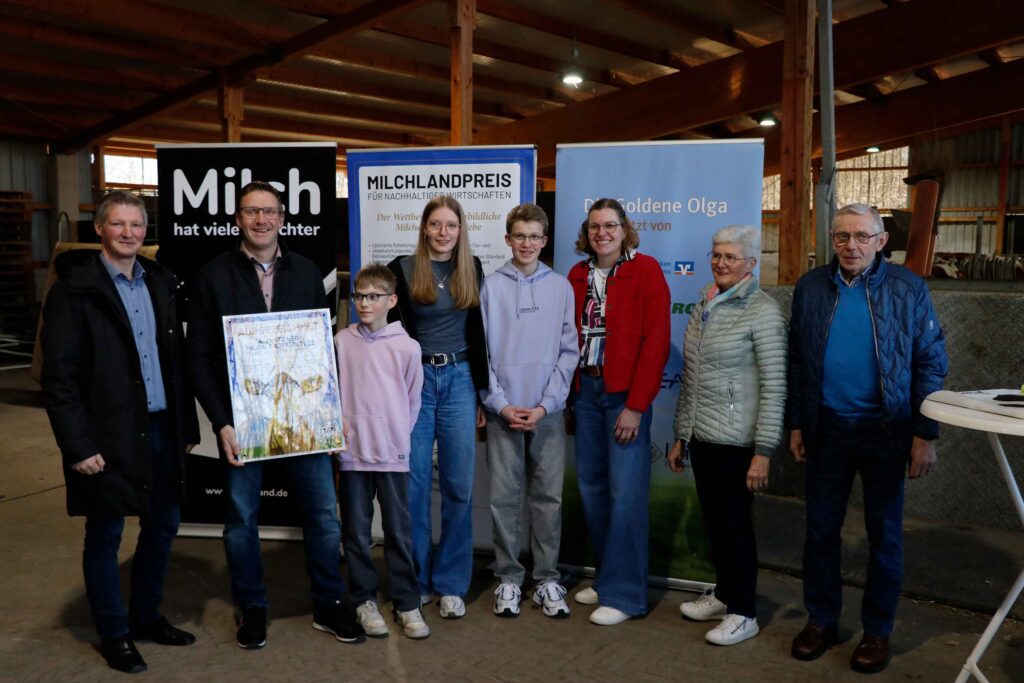 Hofschildübergabe Möller_Milchlandpreis 2025