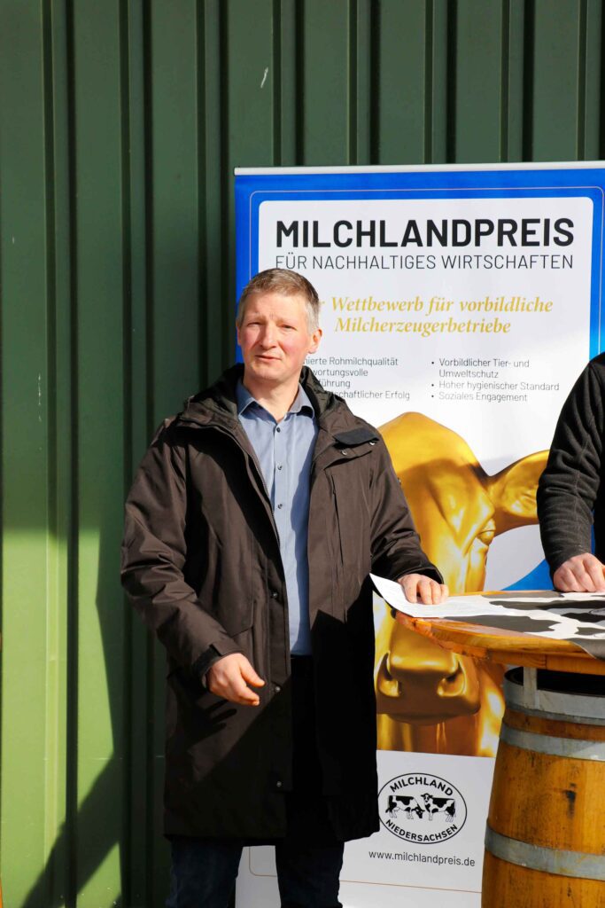 Hofschildübergabe Pohlabeln_Milchlandpreis 2025