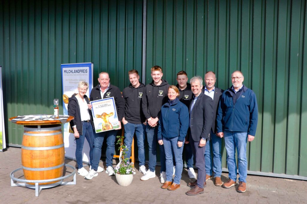 Hofschildübergabe Pohlabeln_Milchlandpreis 2025