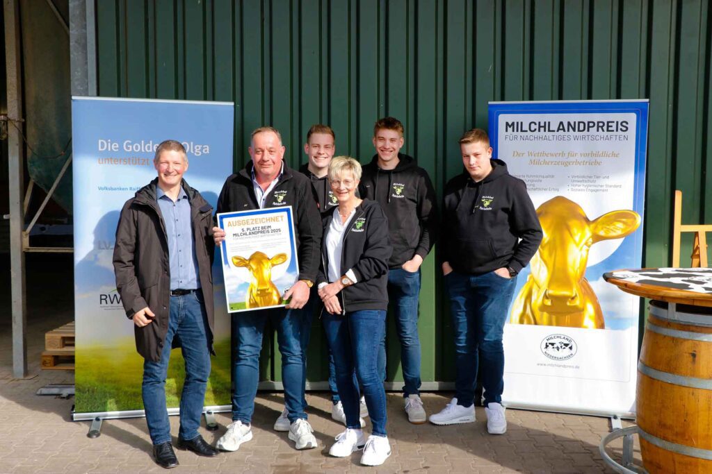 Hofschildübergabe Pohlabeln_Milchlandpreis 2025