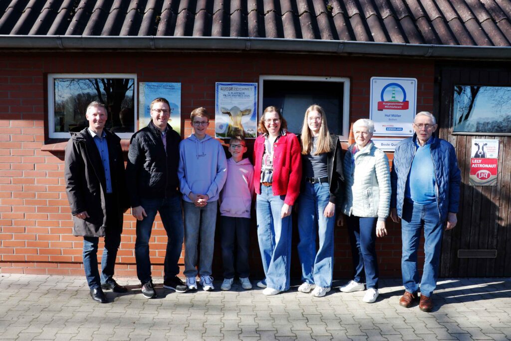 Hofschildübergabe Möller_Milchlandpreis 2025