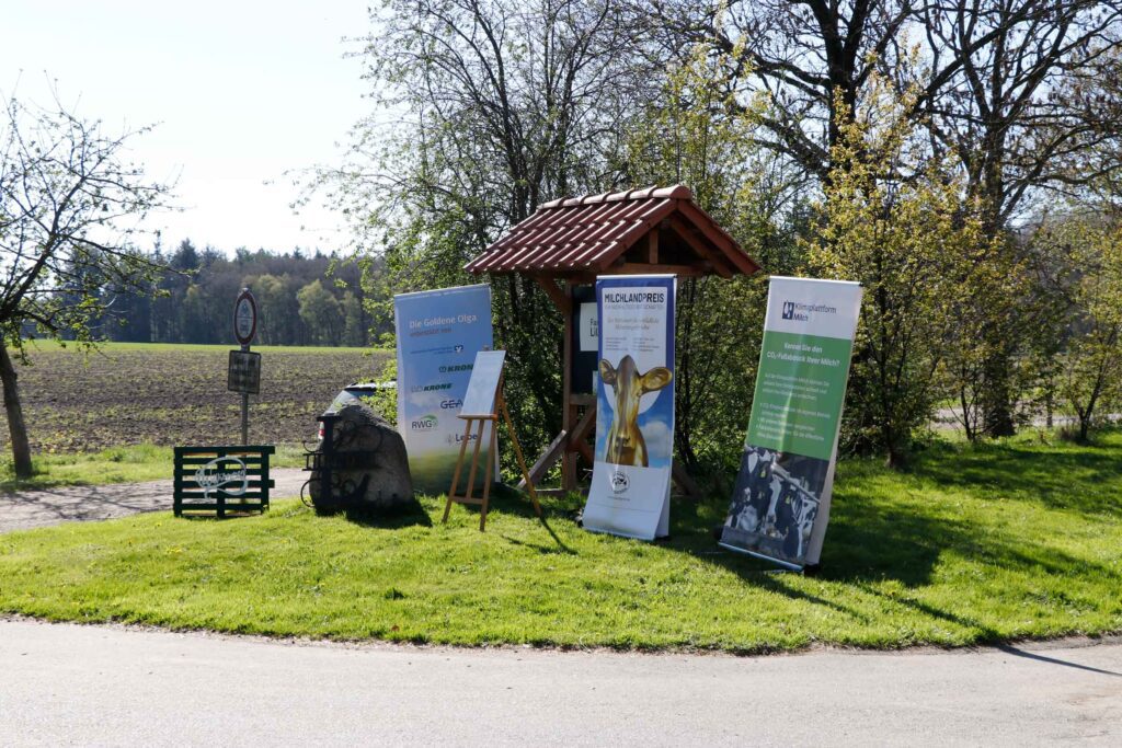 Hofschildübergabe bei Familie Lilienthal_Milchlandpreis 2025