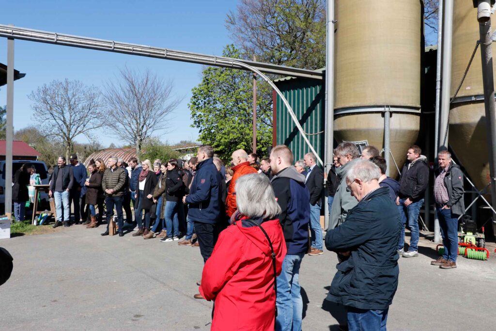 Hofschildübergabe bei Familie Lilienthal_Milchlandpreis 2025
